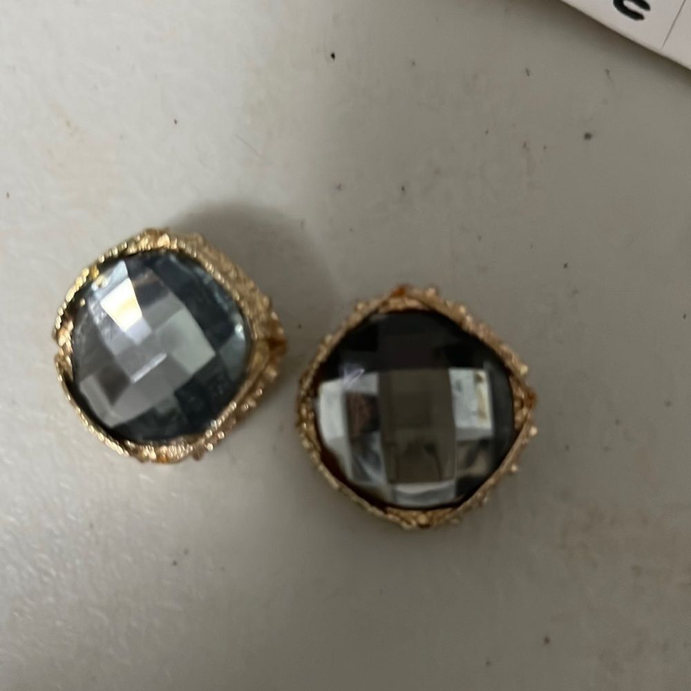 STUDDED BLUE STONE EARRINGS